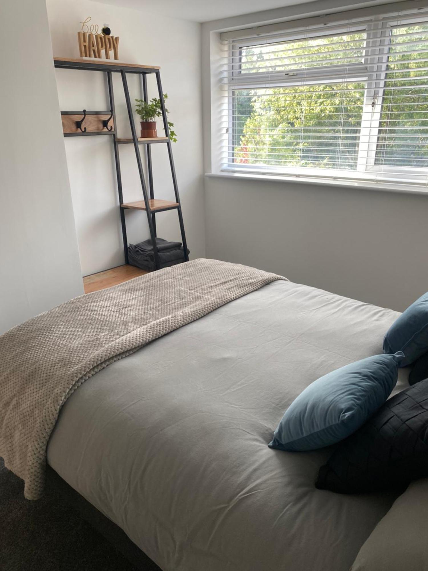Modern 1 Bed Apartment With Car Parking Bitton ภายนอก รูปภาพ