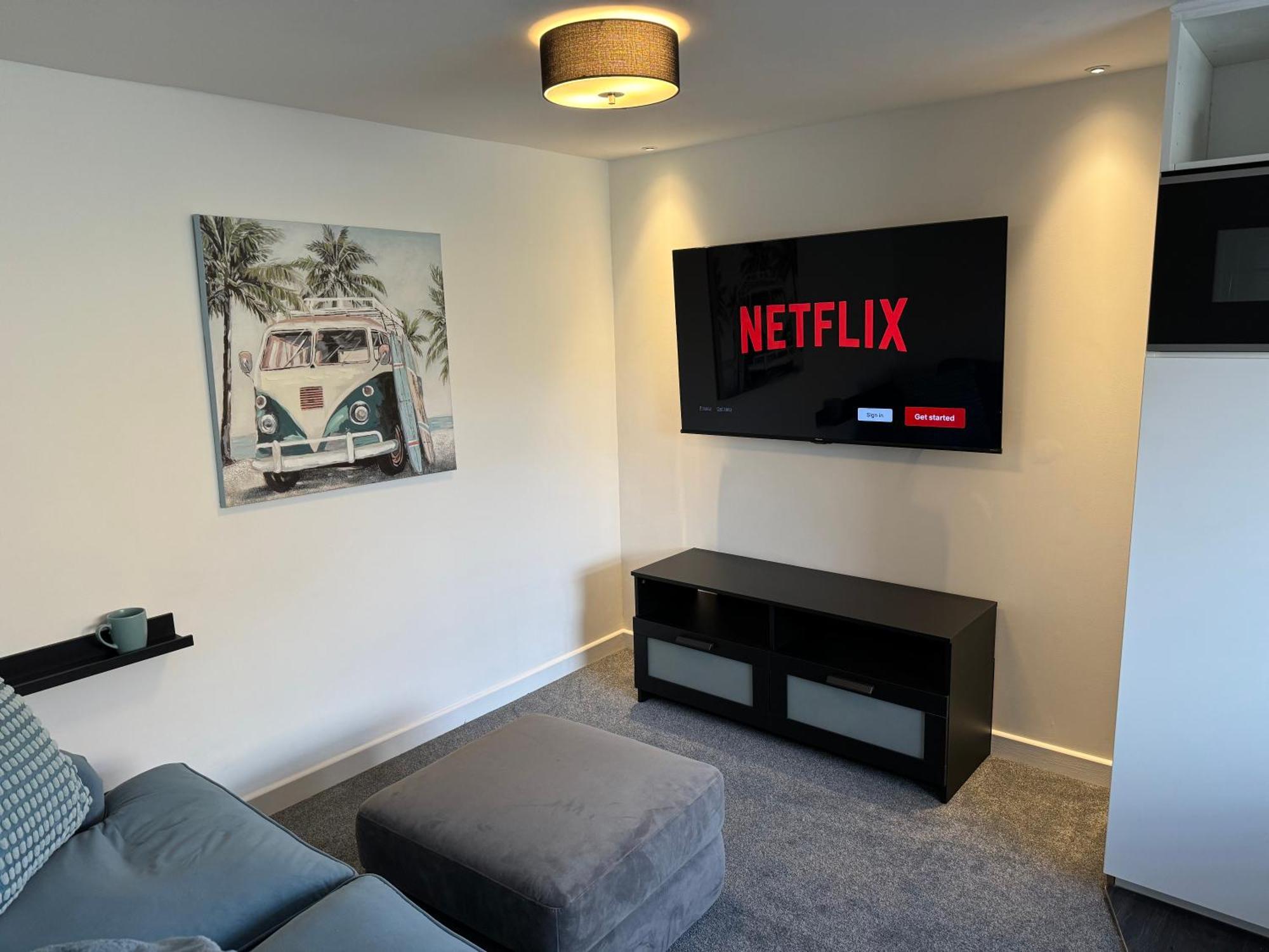 Modern 1 Bed Apartment With Car Parking Bitton ภายนอก รูปภาพ
